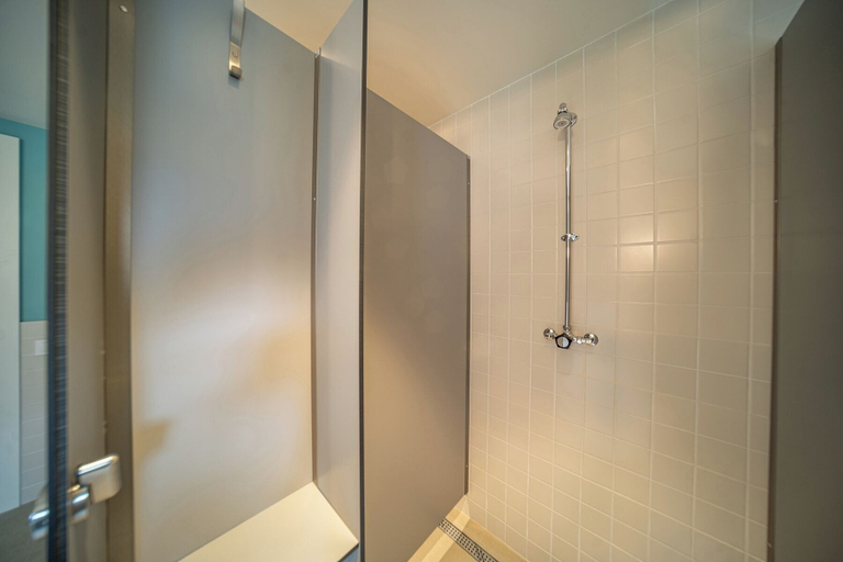 Bathroom 2, Aran Hostel, Lleida