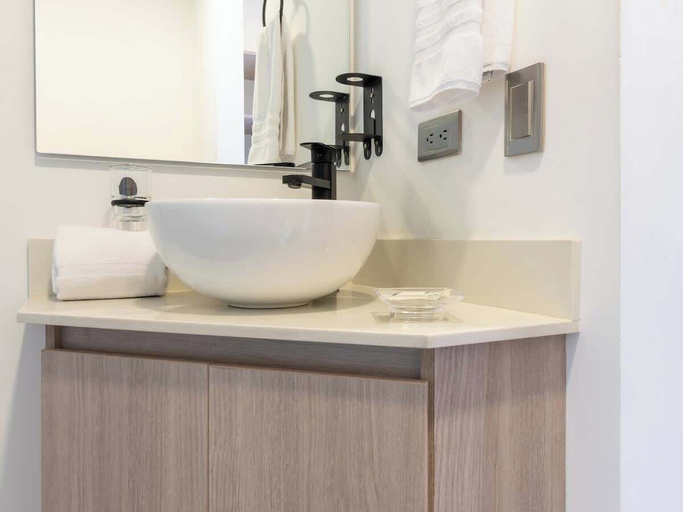 Bathroom 3, Charming 3BR in Laureles Medellín, Medellín
