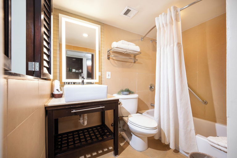 Bathroom 4, Windward Passage Hotel, Charlotte Amalie