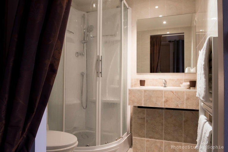 Bathroom 2, Maison Souply, Marne