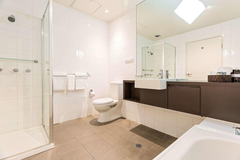 Bathroom 5, Mantra Melbourne Melton, Melton Bal