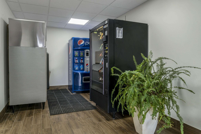 Food & Drinks 5, Comfort Inn East Oregon - Toledo, Lucas