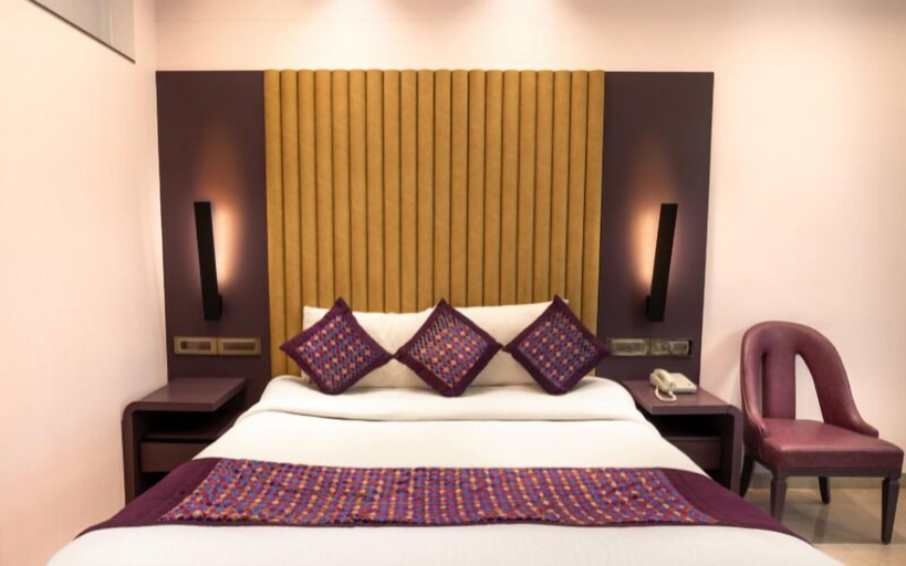 Bedroom 2, Hotel Royal Palace, Jalgaon