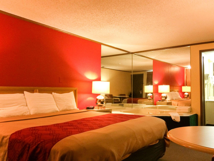 Bedroom 5, Econo Lodge Norwalk, Huron