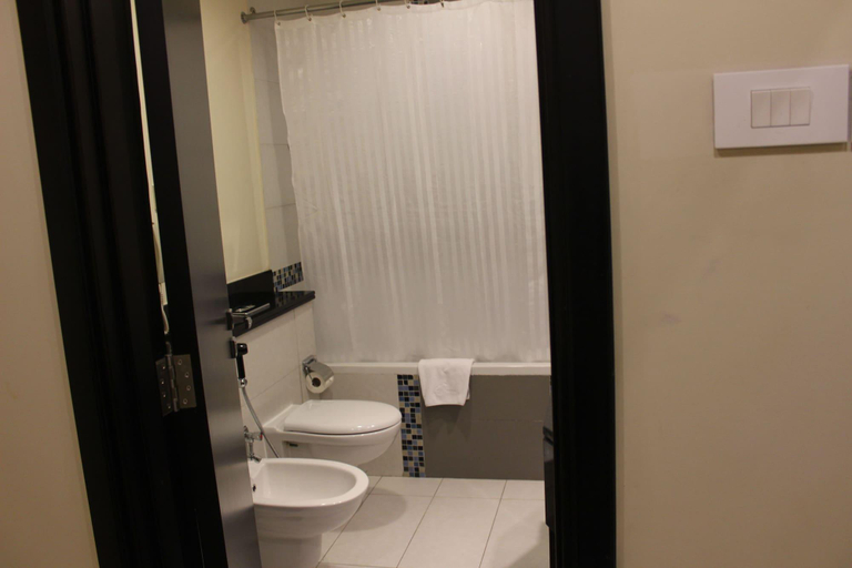 Bathroom 5, Dunes Hotel Apartments Oud Metha, Dubai