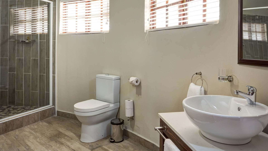 Bathroom 5, Finfoot Lake Reserve by Dream Resorts, Bojanala