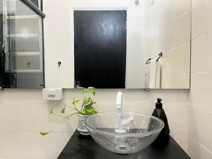 Bathroom 4, Studio on Copacabana Beach, Rio de Janeiro