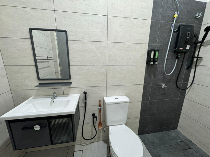 Bathroom, Acik Homestay, Pokok Sena