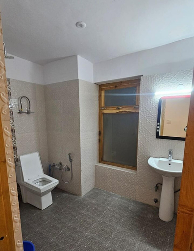Bathroom, Grace villa, Leh