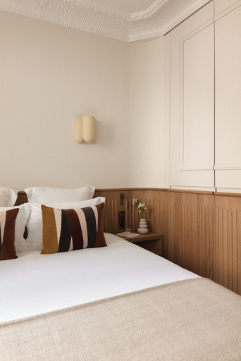 Bedroom 3, HIGHSTAY - Luxury Serviced Apartments - Pyramides, Paris