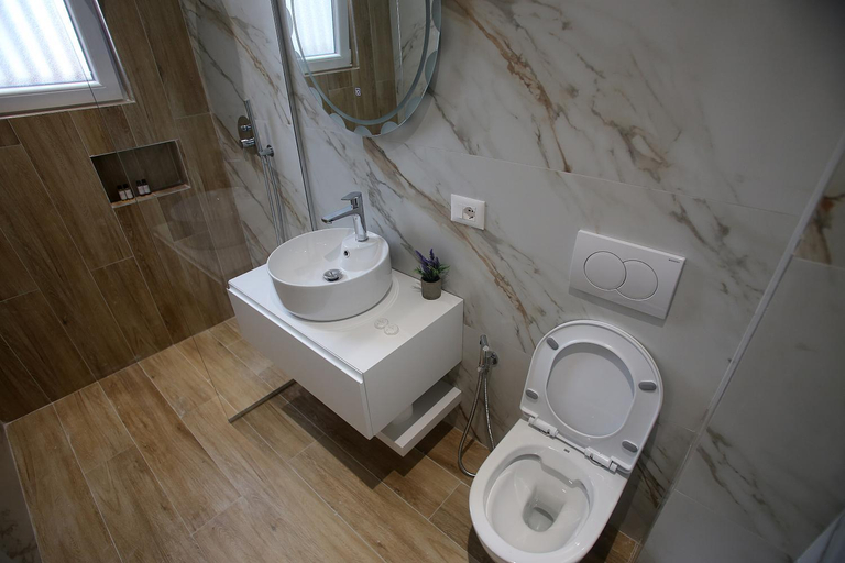 Bathroom 5, Hotel Villa ATA, Durrësit