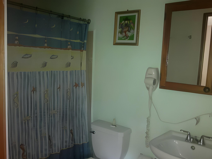 Bathroom 4, Hotel Los Pinos, Managua