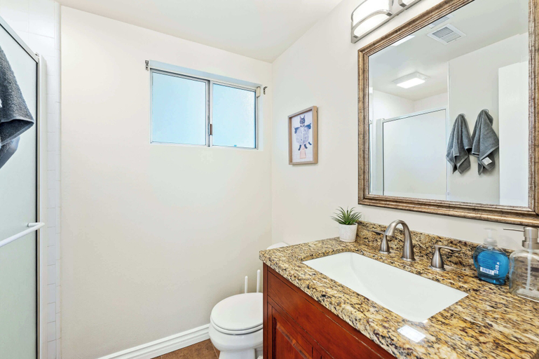 Bathroom 4, Spacious Retreat With Scenic Mountain Views, Orange