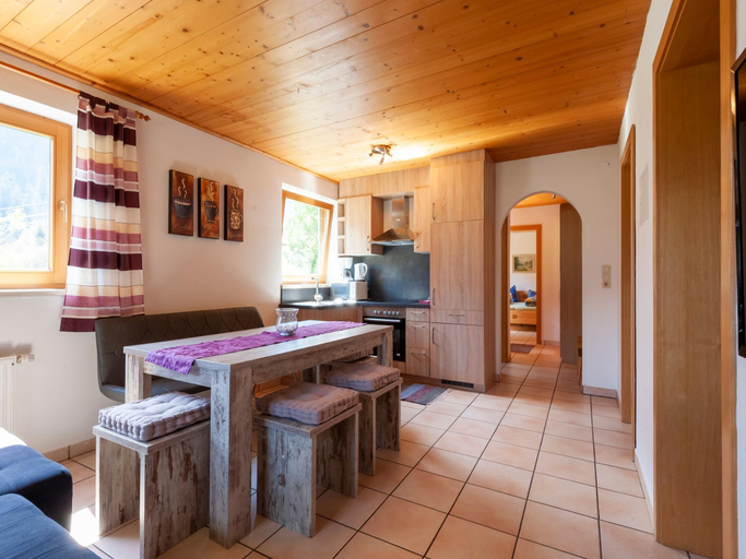 Others 2, Apartment with garden near hiking trails, Schwaz