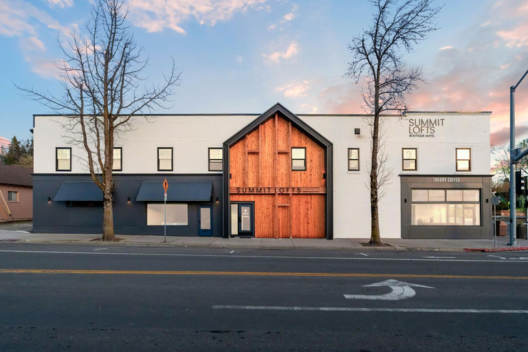 Exterior & Views