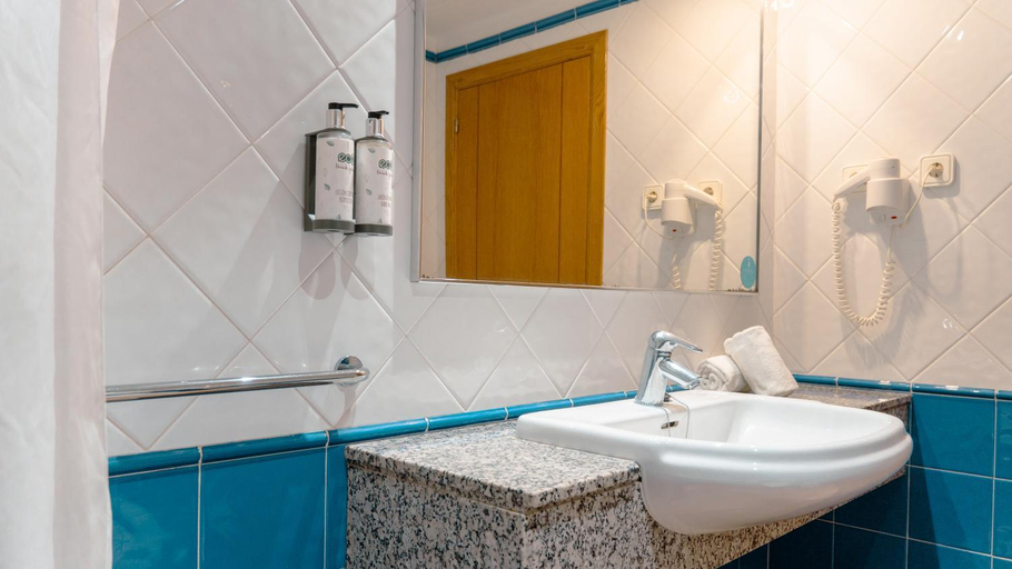 Bathroom 3, Azuline Hotel - Apartamento Rosamar, Baleares