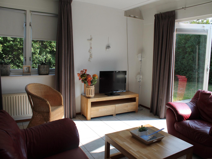 Others 5, Holiday Home in Zeeland with Garden, Kapelle
