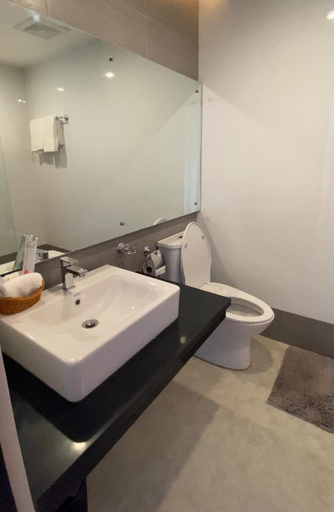 Bathroom 2, ECCO Suites Baguio, Baguio City