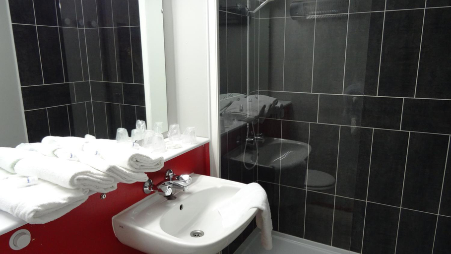 Bathroom 3, balladins Dieppe, Seine-Maritime