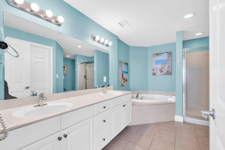 Bathroom 4, Tidewater 408, Bay