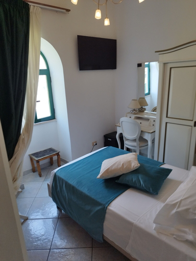 Bedroom 3, Hotel La Perla, Salerno