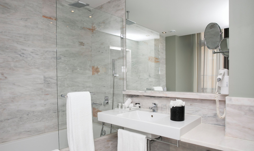 Bathroom 4, Pousada de Lisboa - Small Luxury Hotels Of The World, Lisbon
