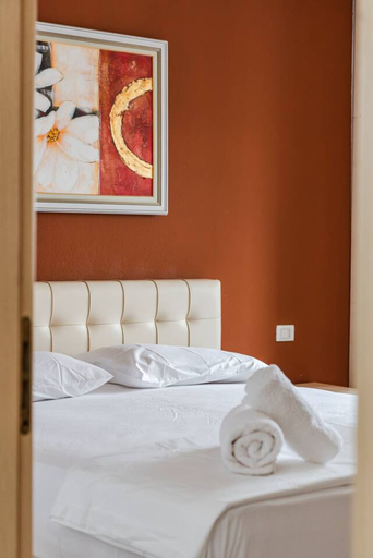 Room 3, Beachside Modern Apartment 1 BR With Balcony, Vlorës