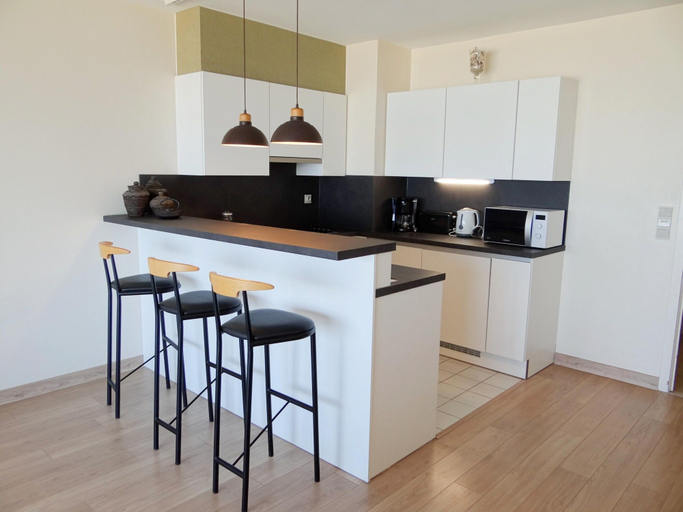 Others 2, Couple Stay Near Beaches, West-Vlaanderen