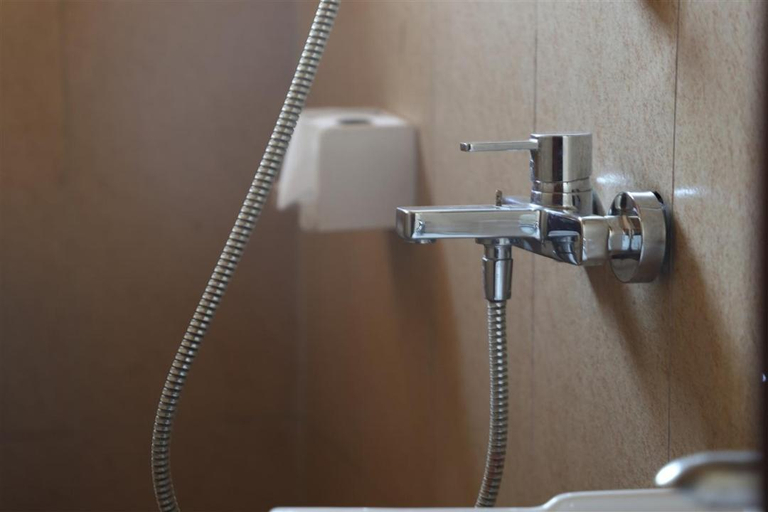 Bathroom 3, Hotel Intertropics, Kampala