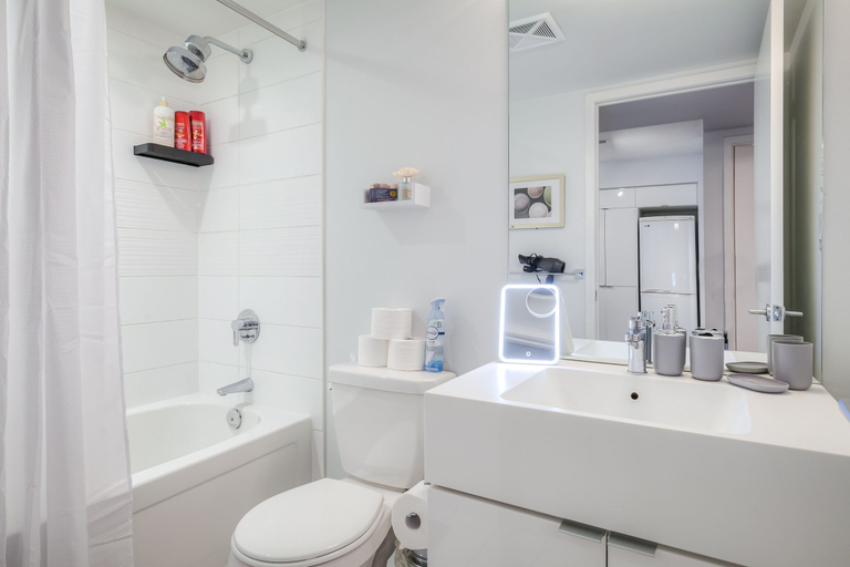 Bathroom 4, Skyline Toronto Lakeview Suites, Toronto