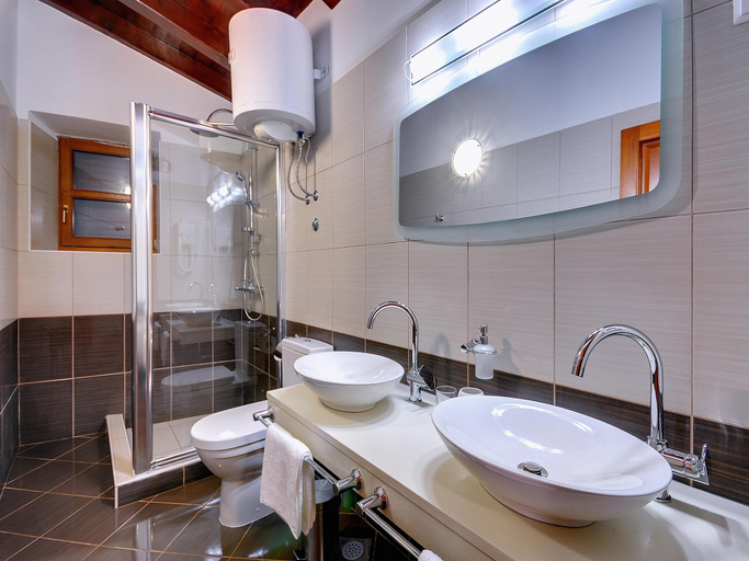Others 2, Holiday Home in Golas with Private Pool, Bale