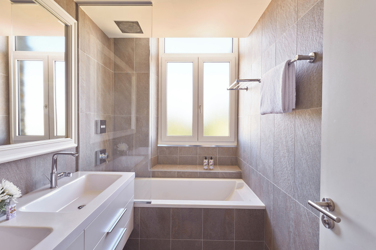 Bathroom 5, Hôtel Barrière Le Royal La Baule, Loire-Atlantique