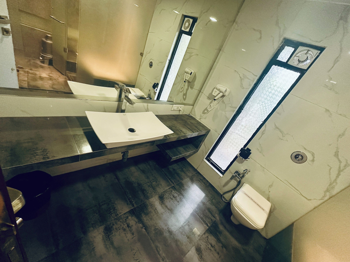 Bathroom 5, Saibaba International Hotel, Ahmadnagar