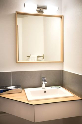 Bathroom 4, Carré Pau Airport Hôtel, Pyrénées-Atlantiques