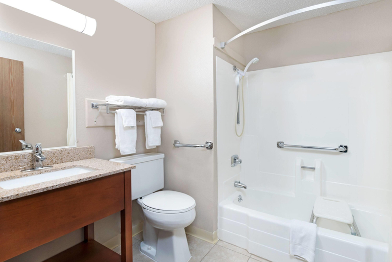 Bathroom 4, Super 8 by Wyndham Miles City, Custer