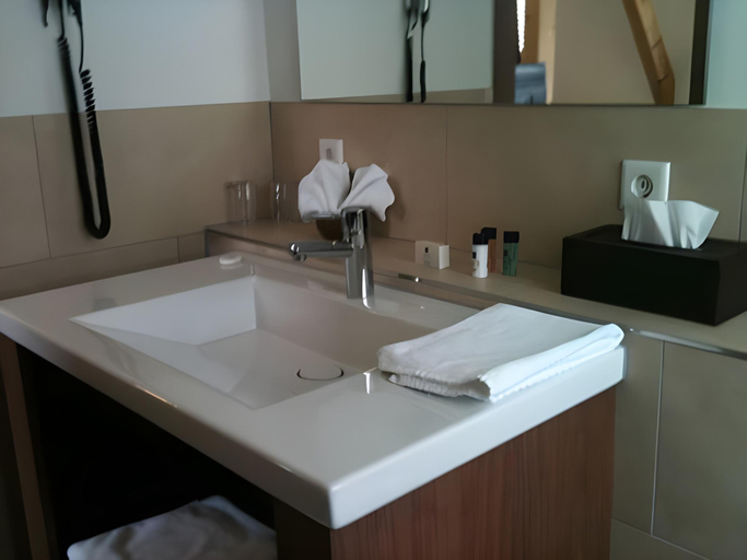 Bathroom 4, Hotel-Restaurant & Metzgerei Roßle, Reutlingen