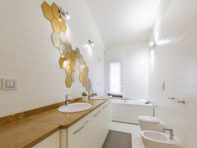 Bathroom 4, Belvilla by OYO Villa Nereide, Lecce