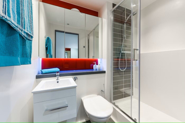 Bathroom, Student Only Great Patrick Street, Belfast