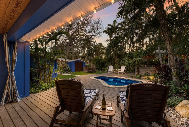 Sport & Beauty 3, The Shady Mermaid 2 Bedroom Home by RedAwning, Manatee