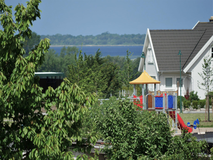 Others 4, Hubsches Appartement in Am Salzhaff mit Kamin, Rostock
