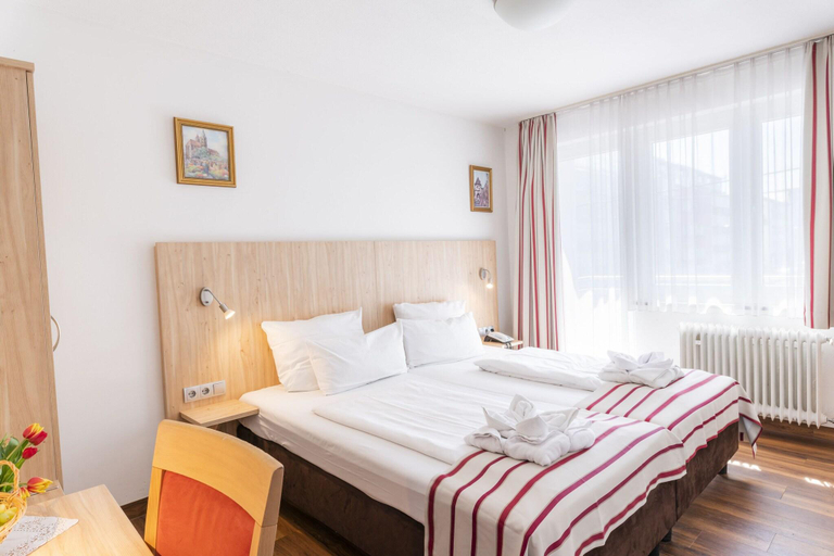Bedroom 3, Astoria, Stuttgart