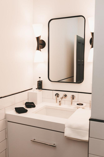 Bathroom 3, The Amelia, Columbia