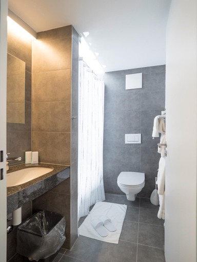 Bathroom 9