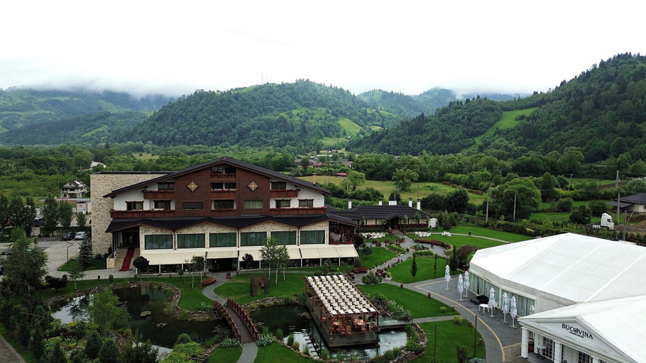 Exterior & Views