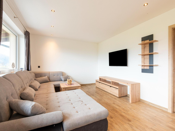 Others 5, Apartment in Piesendorf near Ski Slopes, Zell am See