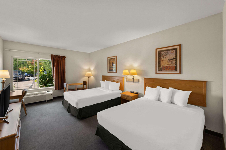 Bedroom 4, Rodeway Inn & Suites Tomahawk, Lincoln