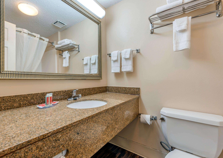 Bathroom 4, Econo Lodge Downtown, Jefferson