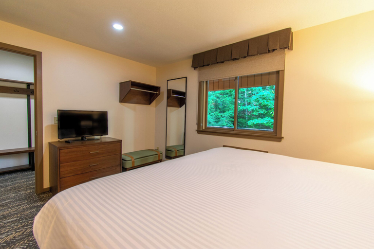 Bedroom, Alpenglow Lodge, Carroll