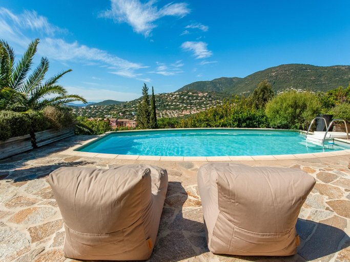 Sport & Beauty 2, Villa in Cavalaire with Sea View Pool, Var