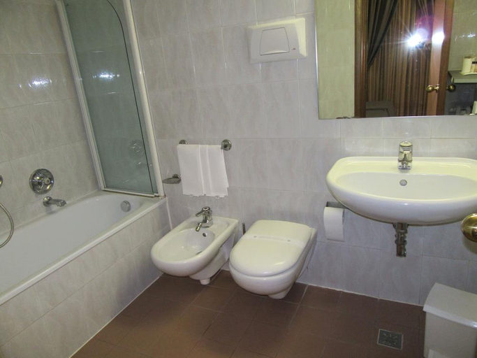 Bathroom 4, Hotel Giardino, Prato